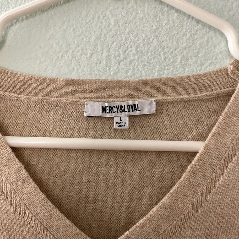 NWT Mercy & Loyal V Neck Cashmere Sweater - Picture 3 of 6
